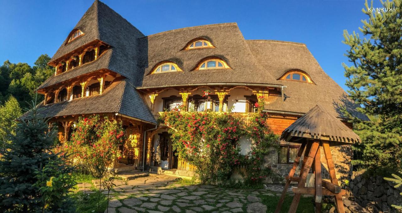 Conacul Drahneilor Hotel Ruscova Exterior photo